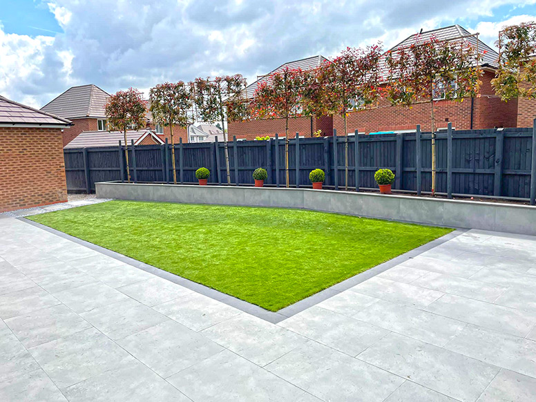 porcelain with anthracite edgings